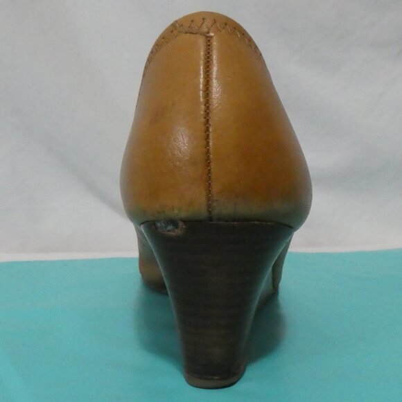 TORY BURCH | 9.5 inch bottom measured | Tory Burch Sally Wedge - Picture 4 of 15